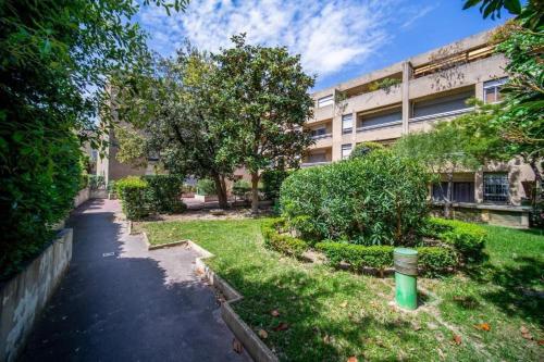 Appartement climatisé tout equipe avec balcon au cœur de Marseille