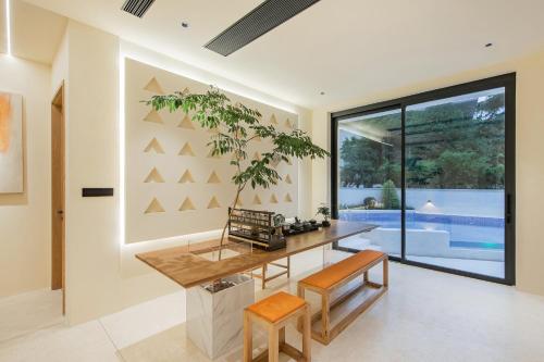 Gambar di galeri bagi Romantic July in the Wild Sky Garden Private Bath Starry Sky Swimming Pool Wild Luxury Viewing B&B di Baishuiwan