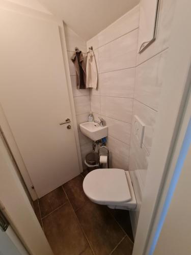 Ένα μπάνιο στο Ferienhaus Forsthof