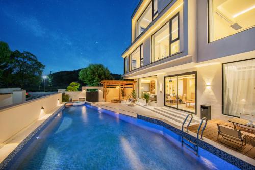Gambar di galeri bagi Romantic July in the Wild Sky Garden Private Bath Starry Sky Swimming Pool Wild Luxury Viewing B&B di Baishuiwan