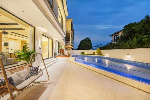 Gambar di galeri bagi Romantic July in the Wild Sky Garden Private Bath Starry Sky Swimming Pool Wild Luxury Viewing B&B di Baishuiwan