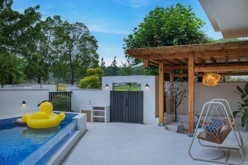 Gambar di galeri bagi Romantic July in the Wild Sky Garden Private Bath Starry Sky Swimming Pool Wild Luxury Viewing B&B di Baishuiwan