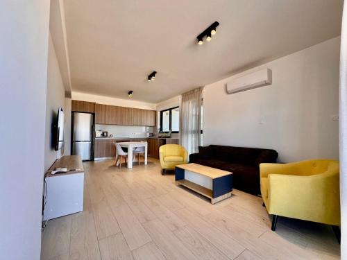 Mackenzie Seaside Apartment