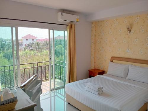 En eller flere senge i et værelse på Hotela Boutique Resort