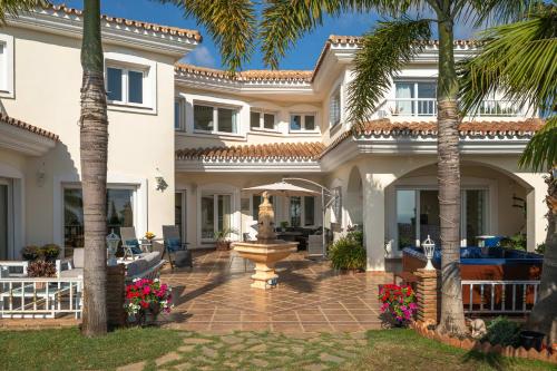 Your Private Paradise Luxurious Villa for Unforgettable Stays