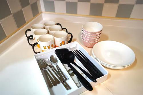 Room 202 Nishi-Shinjuku Gochome 9 minutes walk 40 square meters Sleeps up to 6 people