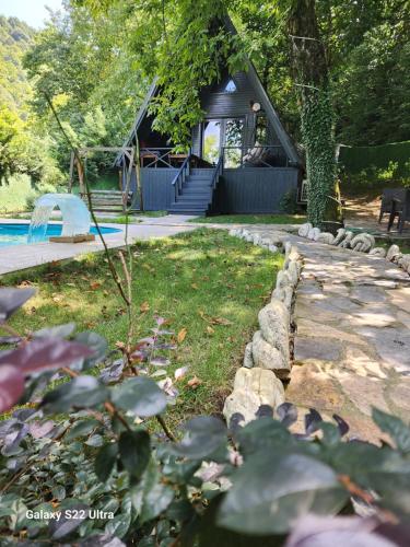 Κήπος έξω από το Sapanca Çağlayan Bungalow