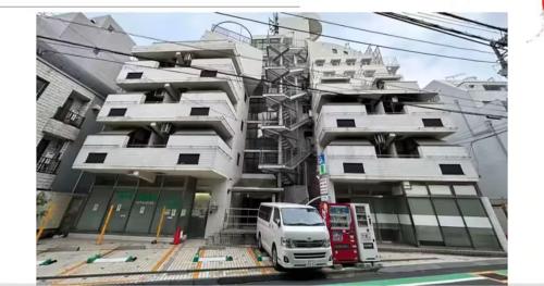 Room 202 Nishi-Shinjuku Gochome 9 minutes walk 40 square meters Sleeps up to 6 people