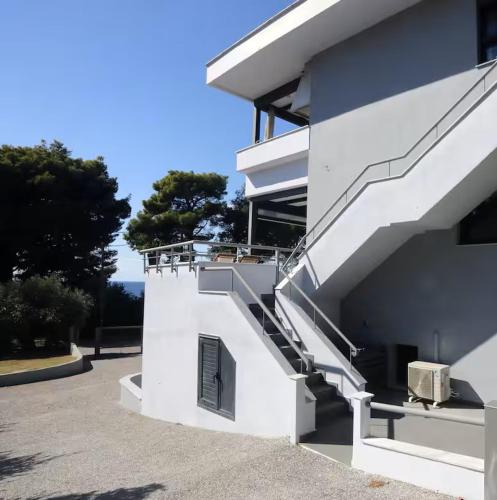 Μπαλκόνι ή βεράντα στο Mathesi apartment Sea front