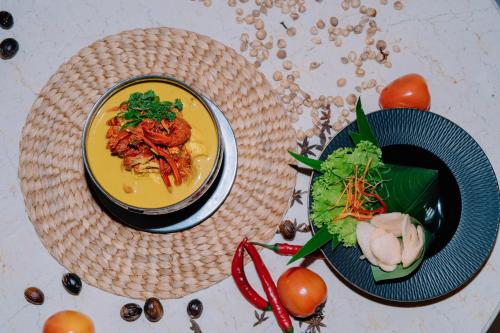 Makanan di atau berdekatan hotel