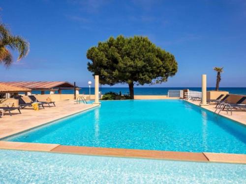 une piscine avec vue sur l'océan dans l'établissement Apartment MB6 sans vue mer by Interhome, à Moriani-Plage