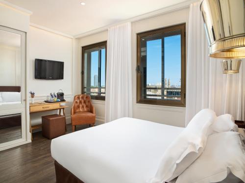 Ένα ή περισσότερα κρεβάτια σε δωμάτιο στο Boutique Hotel H10 Montcada