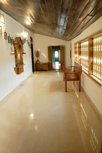 Posezení v ubytování Mulanthanam resorts and Home stay