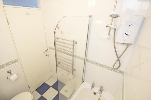 Bilik mandi di Harbour Flat - 12E South Snowdon Wharf