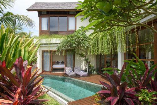 Kolam renang di atau dekat dengan Anandathu Villas