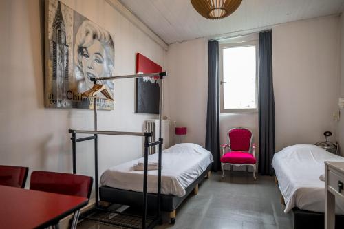 Llit o llits en una habitació de Hotel Urban Dreams