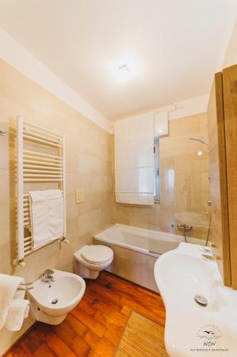 Wow Waterfront Apartment photo 13