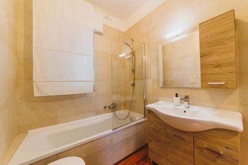 Wow Waterfront Apartment photo 29