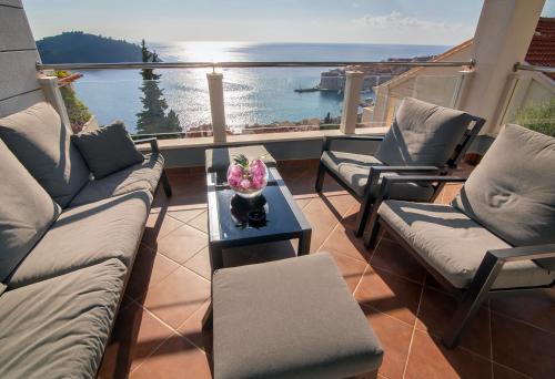 87 Stairs Apartments