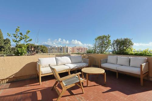 Vue mer sublime, terrasse ensoleillée et parking