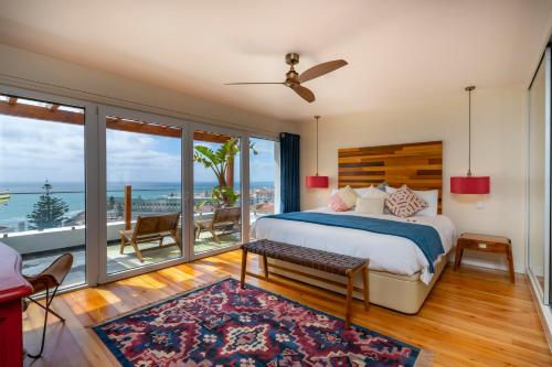 Ένα ή περισσότερα κρεβάτια σε δωμάτιο στο Ericeira Ocean View Villa