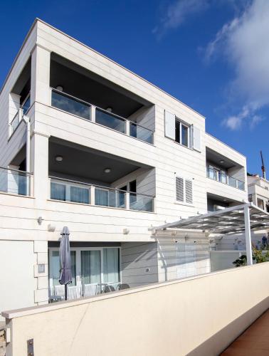 87 Stairs Apartments
