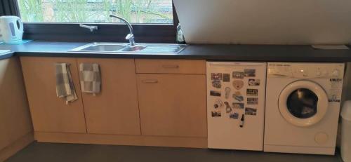 Kuhinja oz. manjša kuhinja v nastanitvi gezellige studio in Brasschaat nabij Antwerpen