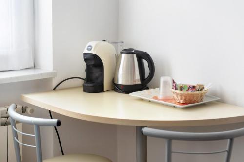 a counter with a coffee maker and a tea kettle on it at Affittacamere Monica in Levanto