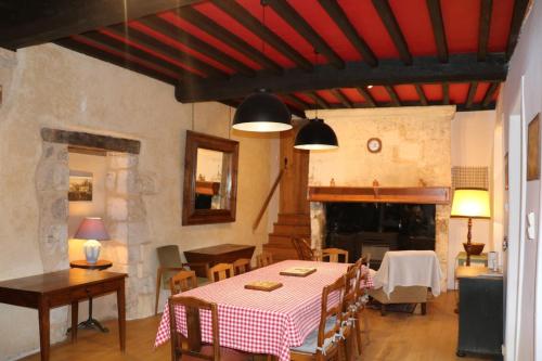 Φωτογραφία από το άλμπουμ του Maison ancienne en Périgord, 10 personnes σε Milhac-de-Nontron