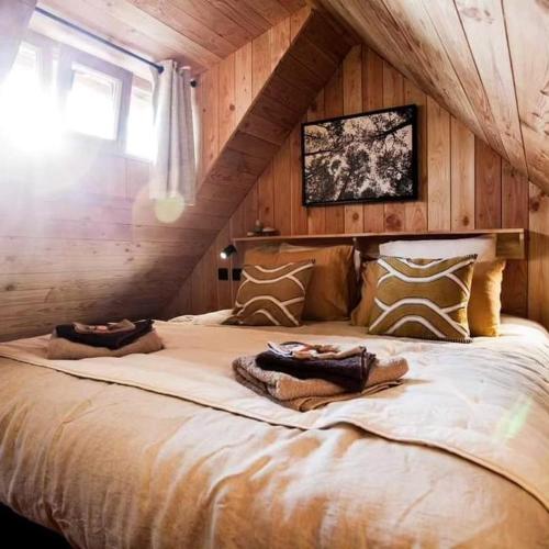 a large bed in a room with a attic at Au Coq et fa gnes in Jalhay