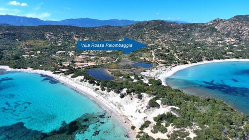 une vue aérienne de la plage et de l'océan dans l'établissement Villa Rossa Palombaggia T4, à Porto-Vecchio