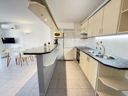 Η κουζίνα ή μικρή κουζίνα στο Agi Pi Sunyer Apartments