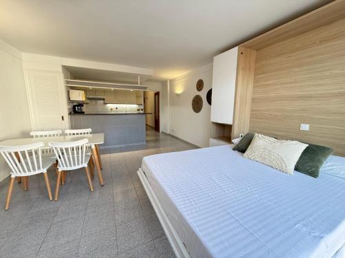 Ένα ή περισσότερα κρεβάτια σε δωμάτιο στο Agi Pi Sunyer Apartments