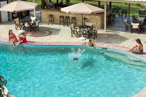 ハニオティスにあるNikiforos Apartmentsの集団