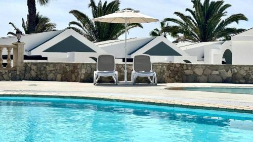Caleta de Fuste Apartment- Sleeps4- Pool- Garden