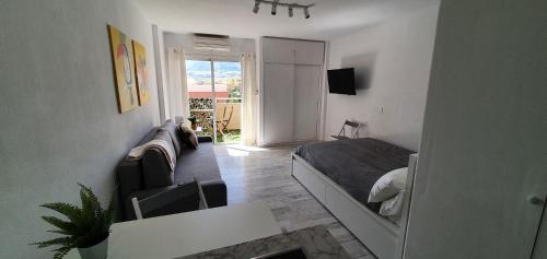Newly renovated bright apartment in JUPITER
