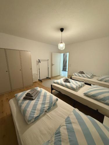 a room with three beds and a light at MA Apartments - Free Parking, Free WiFi, Relax & Coffee, in Duisburg