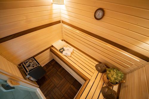 an inside view of a sauna with a clock and a plant at Baltic Village - VIP Haus in Damp