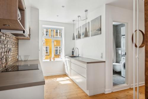 Η κουζίνα ή μικρή κουζίνα στο Modern City Suite in the old centre