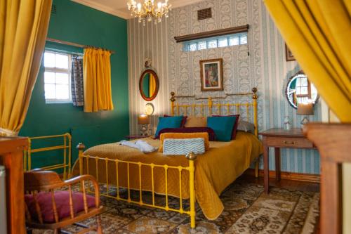 Ein Bett oder Betten in einem Zimmer der Unterkunft Oak View Manor
