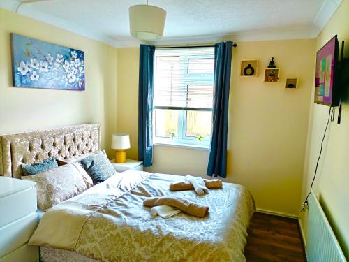 Postel nebo postele na pokoji v ubytování Heart of Telford Stylish 2-Bedroom