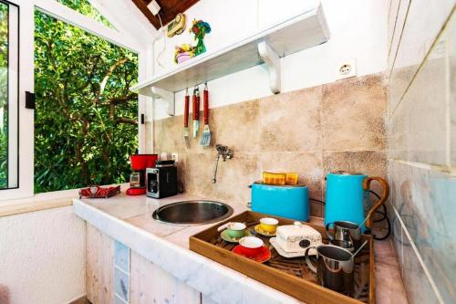 Фотография из галереи Family Four Bedroom Holiday Home with Pool в Млини