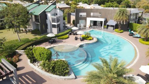 La alberca dentro o cerca de Namah Resort Jim Corbett, a member of Radisson Individuals