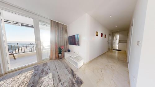 Luxus App RUBIN mit Traumblick Pool Balkon Lift