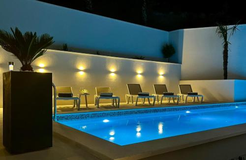 Luxus App RUBIN mit Traumblick Pool Balkon Lift