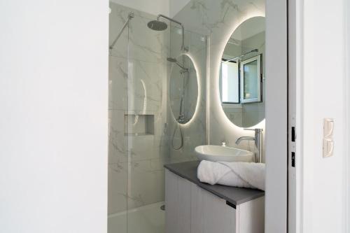 Un baño de Kalamaki Court, Villa Clelia, 2 Bedrooms