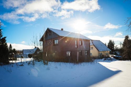 Das Hexenlandhaus Tom, Oberharz, mit Sauna semasa musim sejuk
