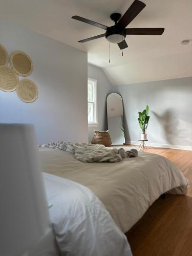 Ένα ή περισσότερα κρεβάτια σε δωμάτιο στο Dreamy beautiful family Escape Buffalo