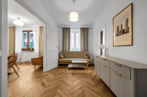 Warsaw Downtown Apt - 82m2, Top Location - by Rentujemy