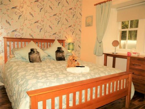 Ένα ή περισσότερα κρεβάτια σε δωμάτιο στο Ardwell House East Lodge